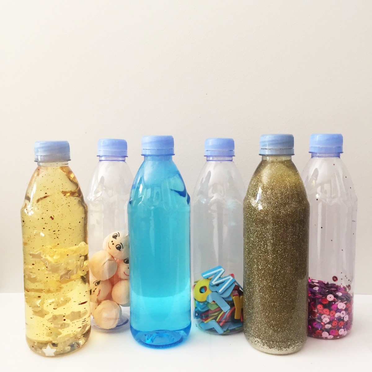 Comment faire une bouteille sensorielle Montessori ? - Marie Claire